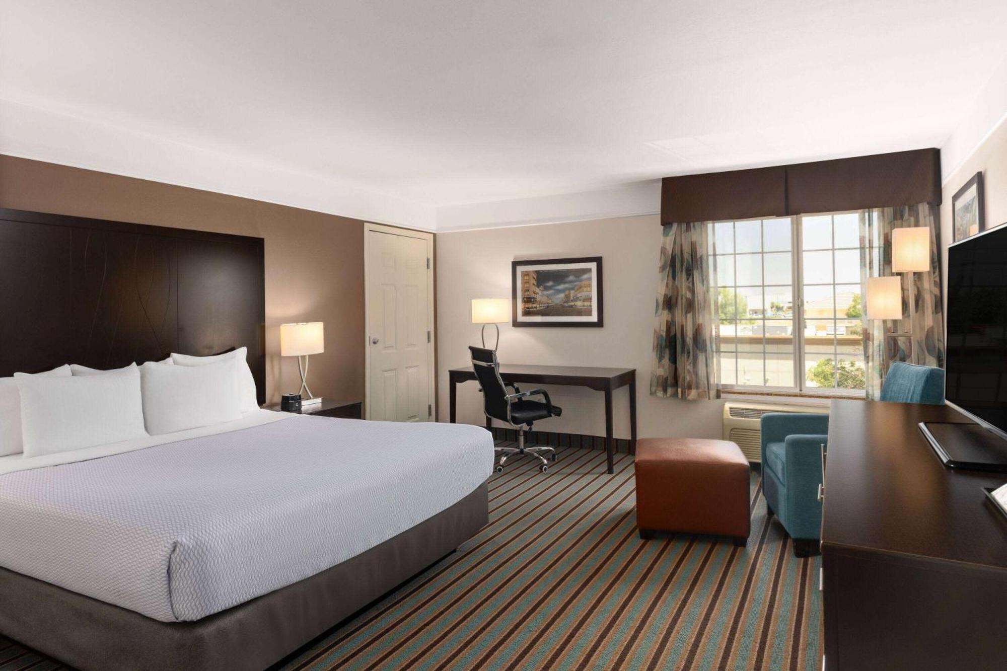 La Quinta By Wyndham Bakersfield North Hotel Exterior foto